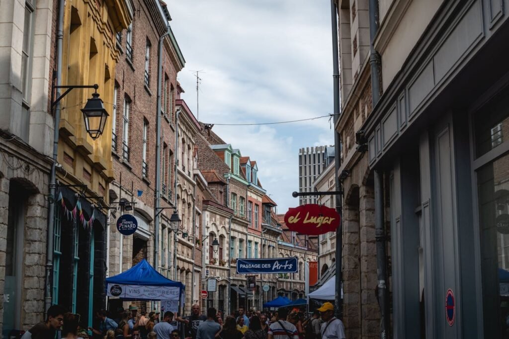 Rue de Lille à la recherche d'un agent immobilier indépendant